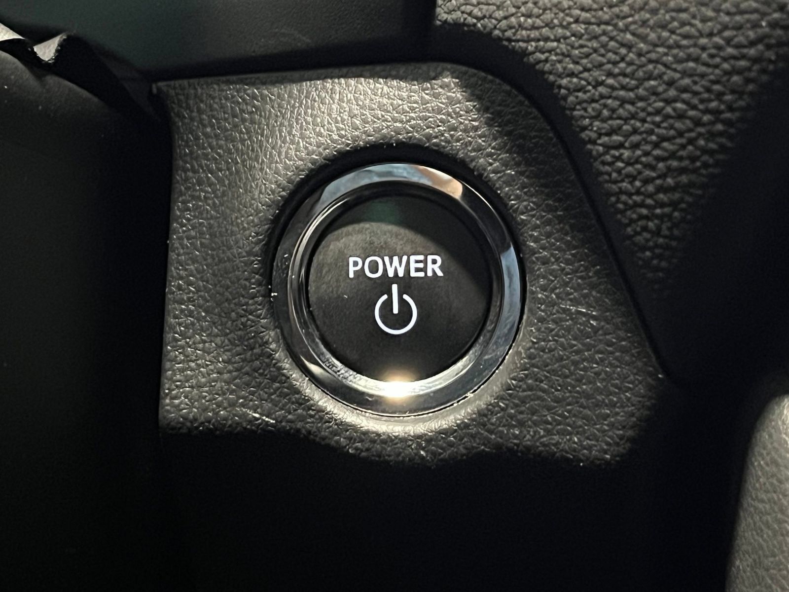 Used 2025 Toyota RAV4 XLE AWD/4WD image 24