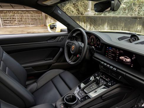 Certified 2025 Porsche 911 Carrera 4 GTS AWD/4WD image 40