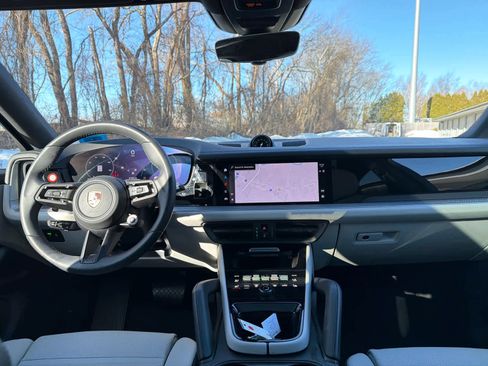 Used 2025 Porsche Cayenne image 13