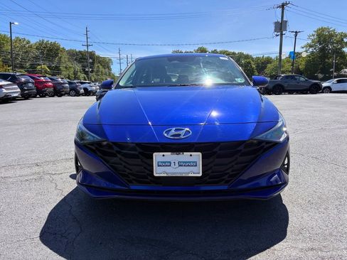Used 2023 Hyundai Elantra SEL w/ Convenience Package FWD image 2