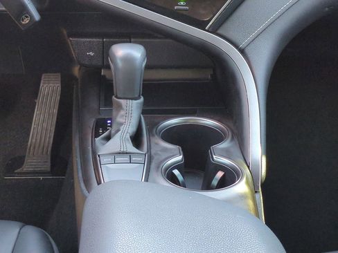 Used 2024 Toyota Camry SE image 18