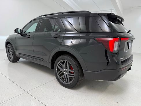 Used 2025 Ford Explorer ST-Line w/ ST-Line Street Pack image 5