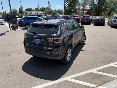 Used 2022 Jeep Compass Latitude AWD/4WD image 12