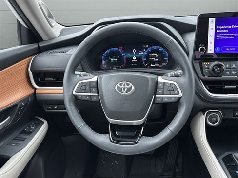 Certified 2025 Toyota Grand Highlander AWD image 24