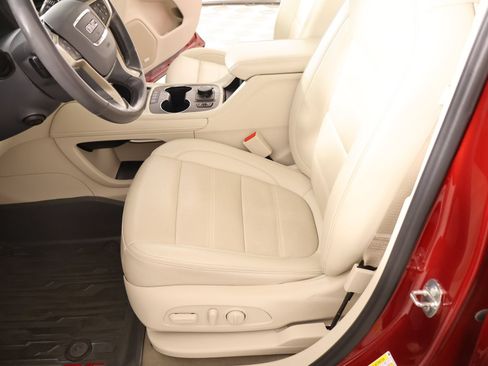 Used 2022 GMC Acadia Denali w/ Trailering Package FWD image 12