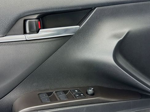 Used 2023 Toyota Camry SE image 16