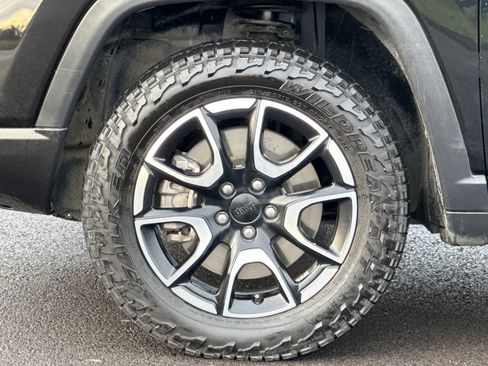 Used 2024 Jeep Compass Trailhawk image 30