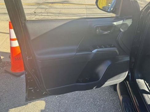 Used 2023 Toyota Tacoma TRD Sport image 14