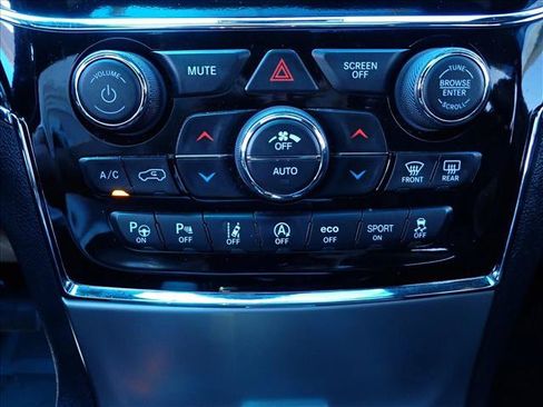 Used 2020 Jeep Grand Cherokee Overland AWD/4WD image 20