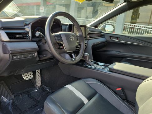 Used 2025 Toyota Camry SE image 19