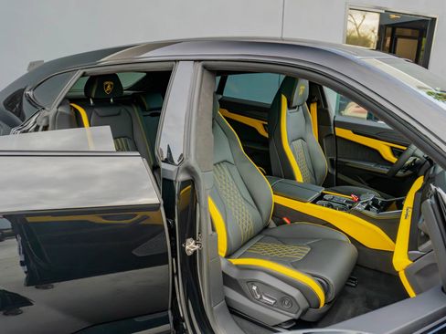Used 2025 Lamborghini Urus SE image 62