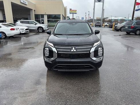 New 2026 Mitsubishi Outlander ES image 2