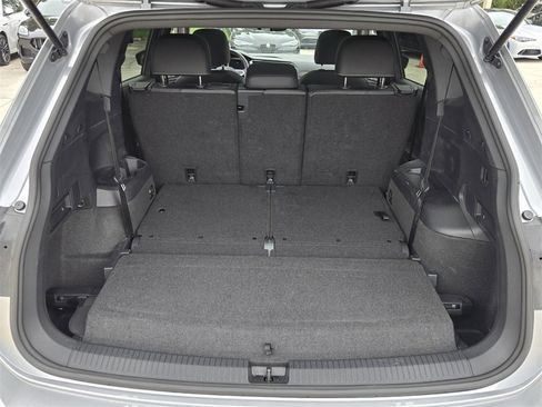 Used 2023 Volkswagen Tiguan SE R-Line image 14