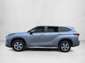 Used 2023 Toyota Highlander LE video 2