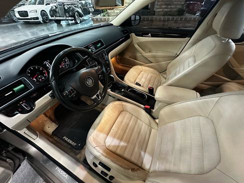 Used 2015 Volkswagen Passat 3.6 SEL Premium image 11