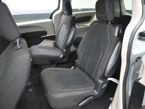 Used 2022 Chrysler Voyager LX FWD image 28