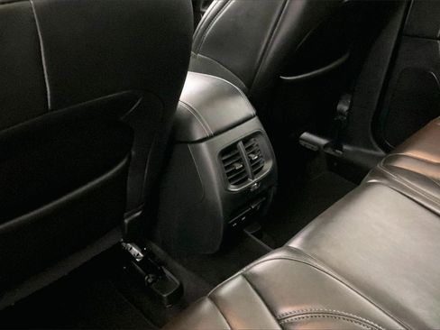 Used 2019 Jeep Cherokee Latitude Plus w/ Comfort/Convenience Group image 10