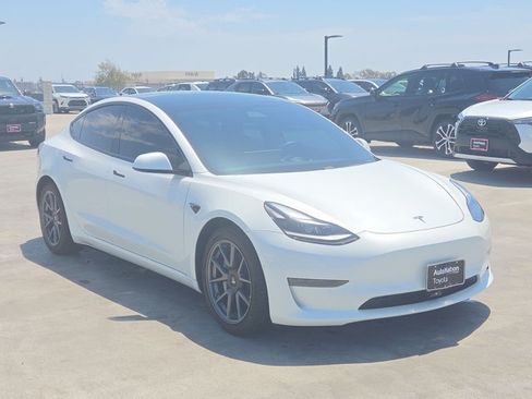 Used 2021 Tesla Model 3 Standard Range Plus RWD image 3