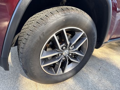 Used 2018 Jeep Grand Cherokee Limited image 11