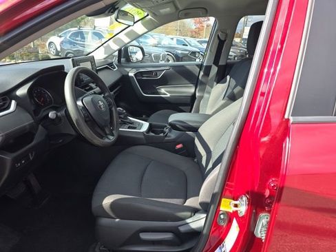 Used 2021 Toyota RAV4 LE image 16