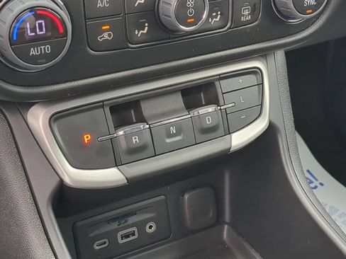 Used 2023 GMC Terrain SLT AWD/4WD image 15