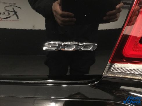 Used 2018 Chrysler 300 Touring w/ Sport Appearance Package image 14