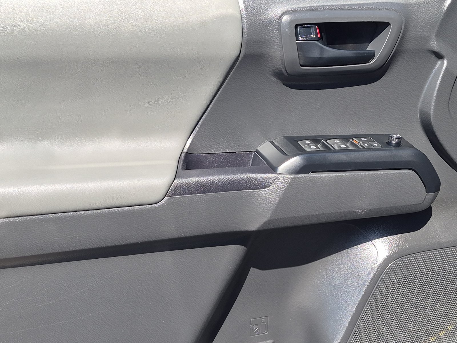 Used 2023 Toyota Tacoma SR AWD/4WD image 10