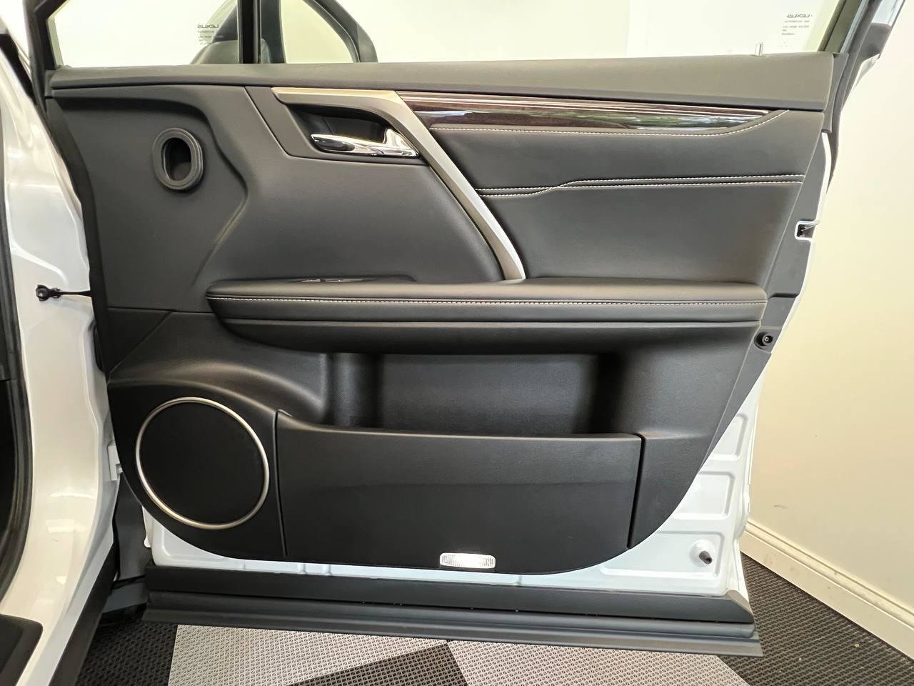Used 2022 Lexus RX 450h AWD w/ Luxury Package image 11