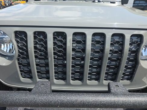 Used 2023 Jeep Gladiator Sport AWD/4WD image 4