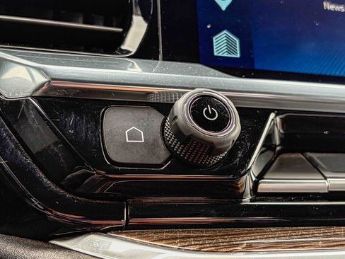 Used 2025 Chevrolet Silverado 2500 LT w/ Convenience Package image 27