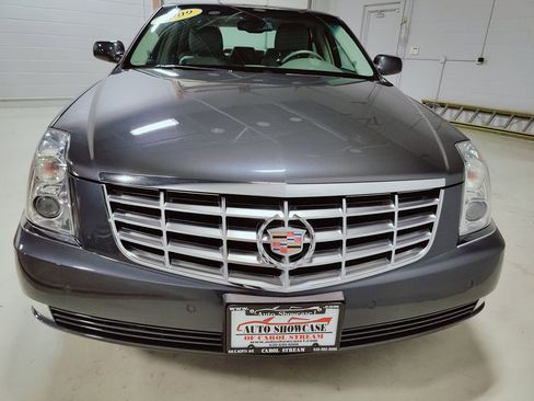 Used 2009 Cadillac DTS w/ Trunk Convenience Package FWD image 3