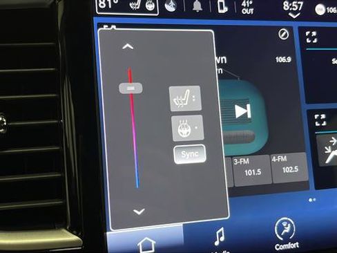 Used 2024 Chrysler Pacifica Touring image 35