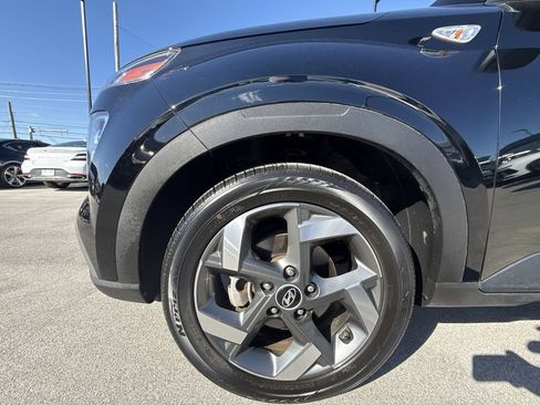 Used 2023 Hyundai Venue SEL FWD image 11