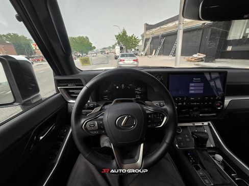 Used 2025 Lexus GX 550 w/ Cold Area Package AWD/4WD image 48