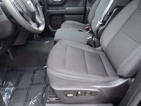Used 2024 Chevrolet Silverado 1500 Custom image 6