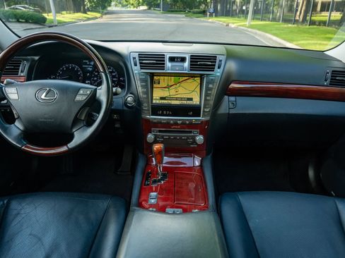 Used 2012 Lexus LS 460 w/ Comfort Pkg RWD image 17