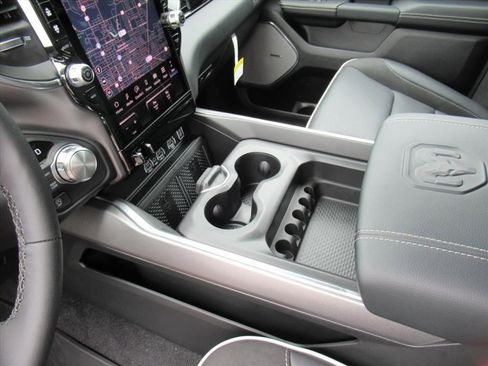 New 2026 RAM 1500 Laramie AWD/4WD image 18
