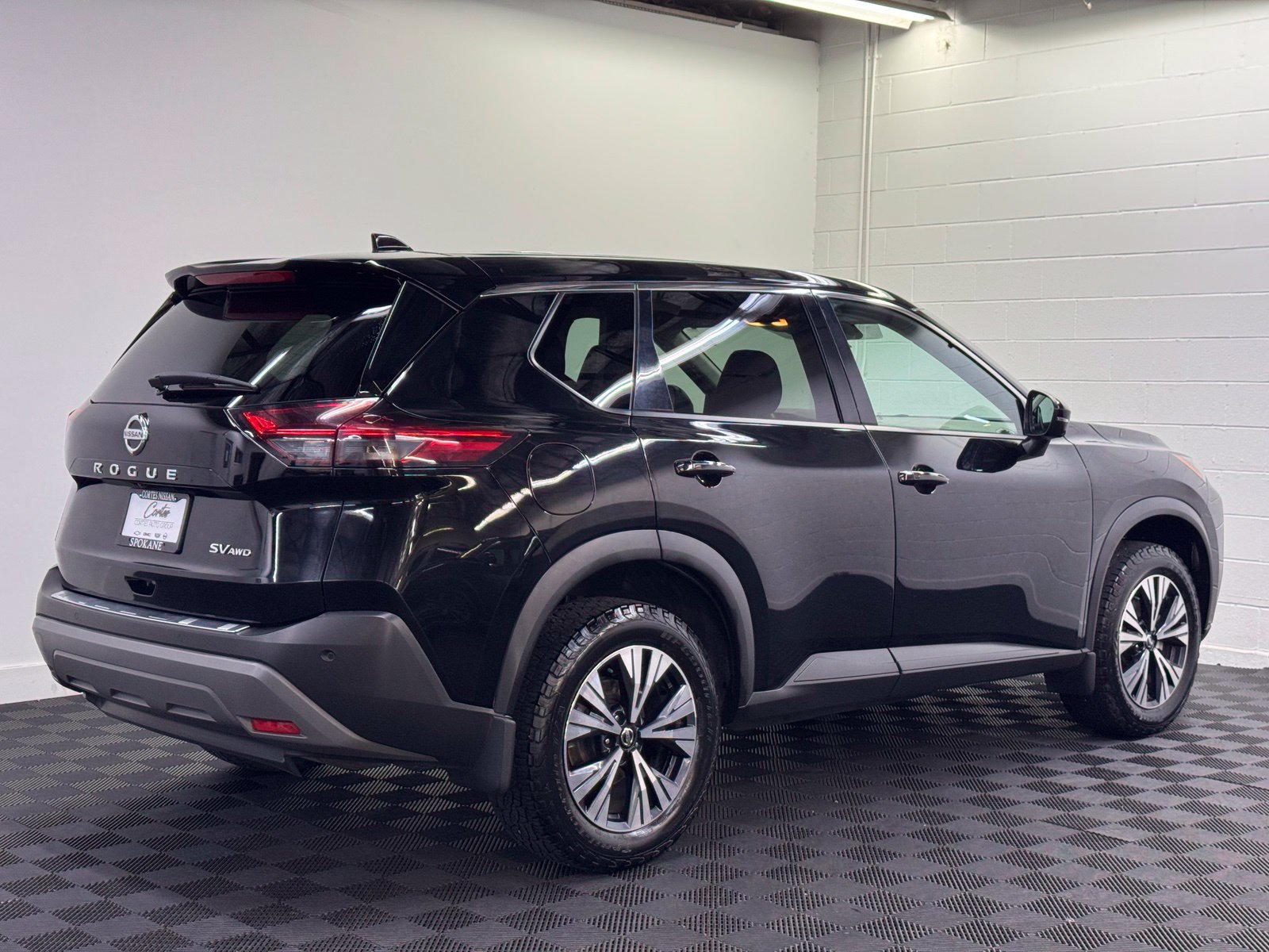 Used 2021 Nissan Rogue SV AWD/4WD image 2