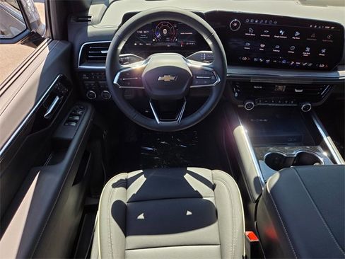New 2025 Chevrolet Suburban Premier image 9
