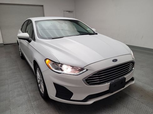 Used 2019 Ford Fusion SE FWD image 14