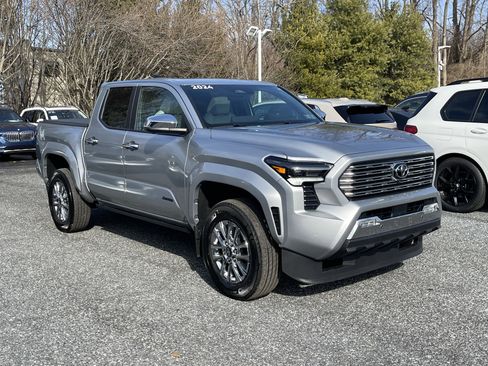 Used 2024 Toyota Tacoma Limited w/ Limited Package (LT) image 3