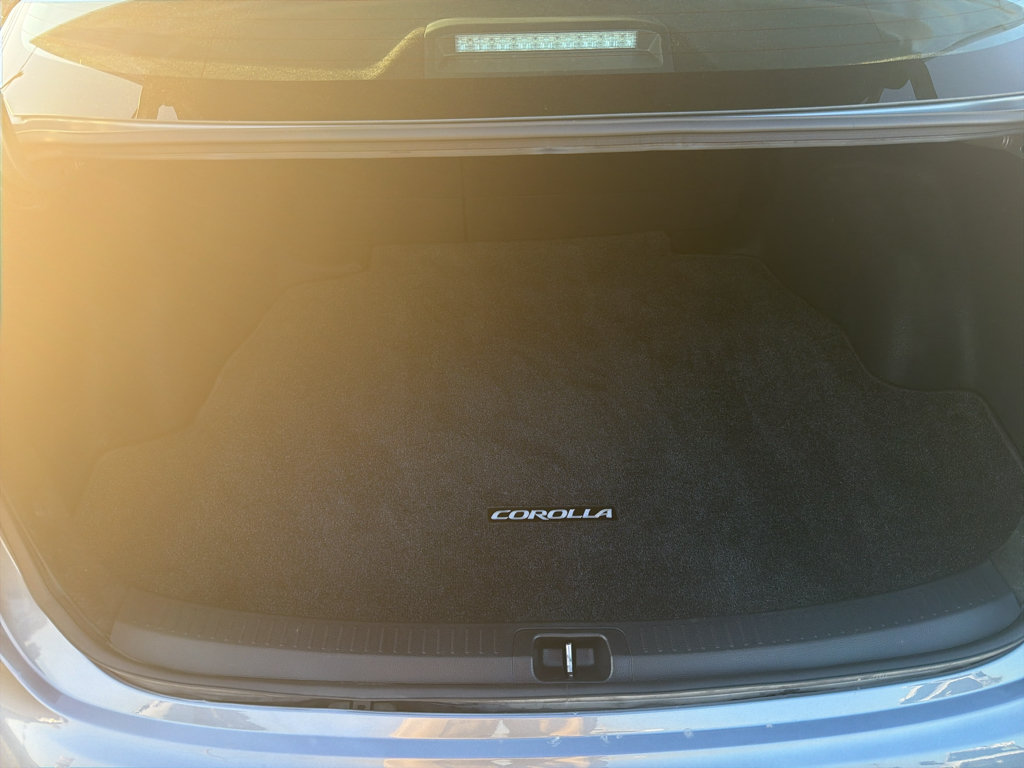 Used 2022 Toyota Corolla LE w/ Carpet Mat Package (TMS) FWD image 11