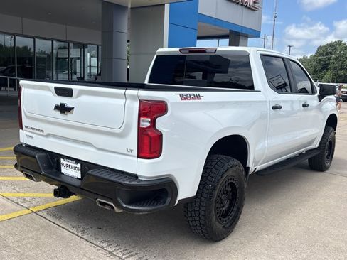 Used 2025 Chevrolet Silverado 1500 LT Trail Boss w/ Convenience Package II AWD/4WD image 3
