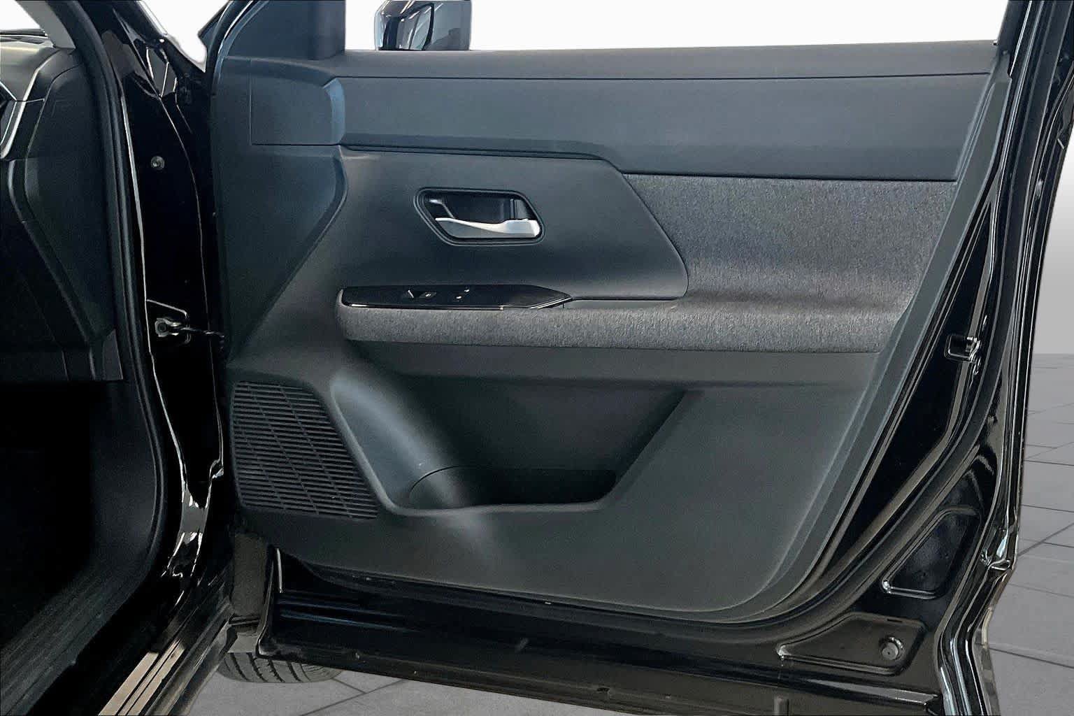 Used 2025 Nissan Kicks SV FWD image 21