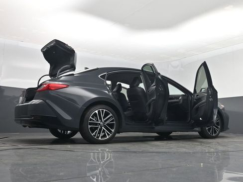 Used 2025 Toyota Camry XLE image 57