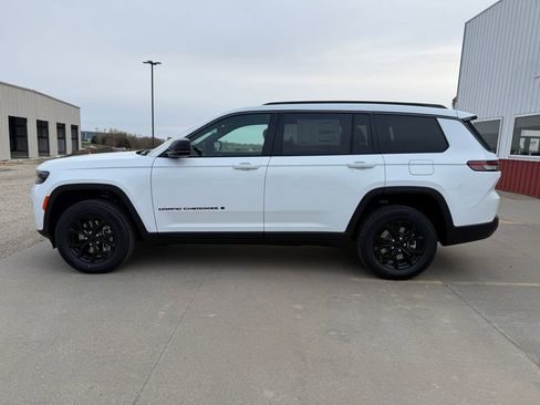 New 2026 Jeep Grand Cherokee L 4WD image 8