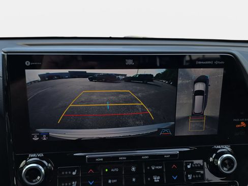 Used 2021 Toyota Highlander Limited FWD image 24