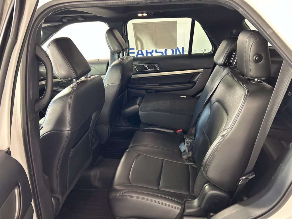 Used 2018 Ford Explorer XLT w/ Equipment Group 202A AWD/4WD image 26