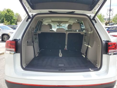 Certified 2025 Volkswagen Atlas SE w/ Panoramic Sunroof Package FWD image 8
