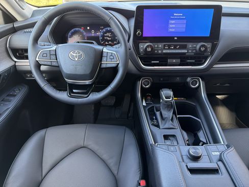 New 2026 Toyota Grand Highlander Platinum AWD/4WD image 19